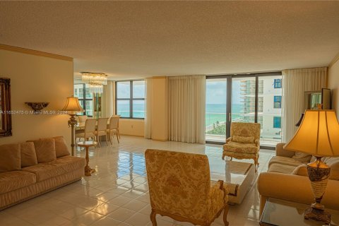 Condominio en venta en Bal Harbour, Florida, 2 dormitorios, 180.42 m2 № 1351919 - foto 3