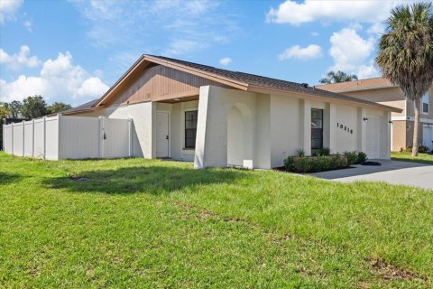 House in Tampa, Florida 3 bedrooms, 155.89 sq.m. № 1373911 - photo 3