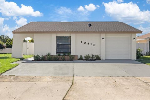 House in Tampa, Florida 3 bedrooms, 155.89 sq.m. № 1373911 - photo 2