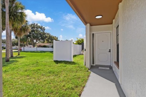 House in Tampa, Florida 3 bedrooms, 155.89 sq.m. № 1373911 - photo 5