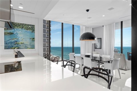 Copropriété à vendre à Sunny Isles Beach, Floride: 3 chambres, 296.82 m2 № 859767 - photo 13