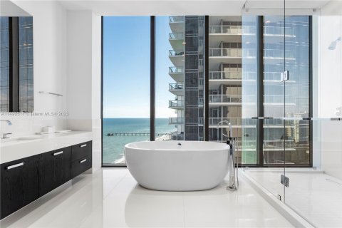 Condominio en venta en Sunny Isles Beach, Florida, 3 dormitorios, 296.82 m2 № 859767 - foto 21