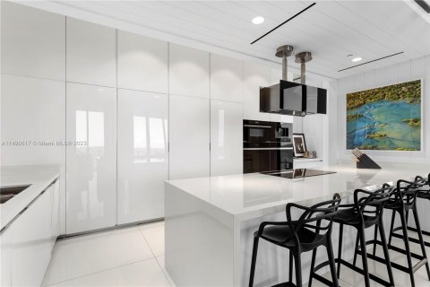 Condominio en venta en Sunny Isles Beach, Florida, 3 dormitorios, 296.82 m2 № 859767 - foto 14