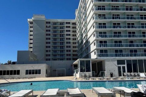 Condo in Sunny Isles Beach, Florida  № 1188431 - photo 15