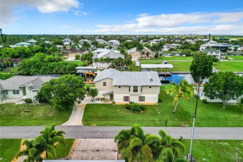 Villa ou maison à vendre à Punta Gorda, Floride: 3 chambres, 306.58 m2 № 1261019 - photo 1