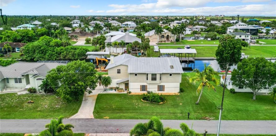 Villa ou maison à Punta Gorda, Floride 3 chambres, 306.58 m2 № 1261019