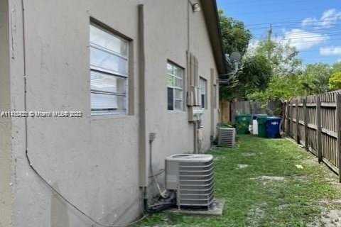 Commercial property in Lauderhill, Florida 347.83 sq.m. № 677455 - photo 17