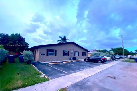 Immobilier commercial à vendre à Lauderhill, Floride: 347.83 m2 № 677455 - photo 16