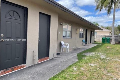 Commercial property in Lauderhill, Florida 347.83 sq.m. № 677455 - photo 2
