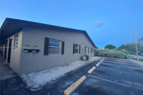Commercial property in Lauderhill, Florida 347.83 sq.m. № 677455 - photo 23