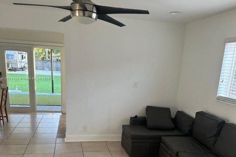 Casa en venta en Hollywood, Florida, 3 dormitorios, 136.57 m2 № 1408839 - foto 4