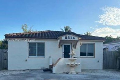 Casa en venta en Hollywood, Florida, 3 dormitorios, 136.57 m2 № 1408839 - foto 1