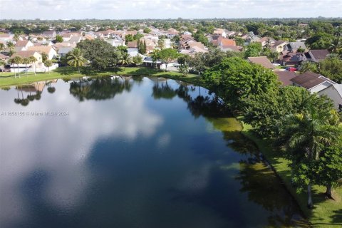 Villa ou maison à vendre à Hialeah, Floride: 4 chambres, 147.53 m2 № 1360435 - photo 19