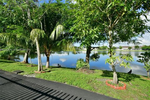 Casa en venta en Hialeah, Florida, 4 dormitorios, 147.53 m2 № 1360435 - foto 20