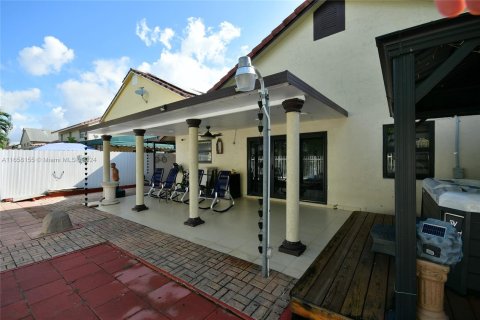 Villa ou maison à vendre à Hialeah, Floride: 4 chambres, 147.53 m2 № 1360435 - photo 14