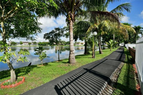 Villa ou maison à vendre à Hialeah, Floride: 4 chambres, 147.53 m2 № 1360435 - photo 22