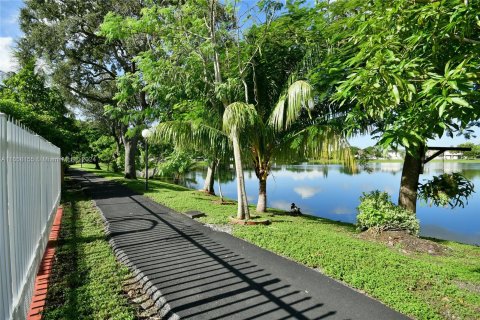 Villa ou maison à vendre à Hialeah, Floride: 4 chambres, 147.53 m2 № 1360435 - photo 23