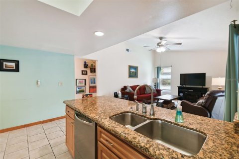 Casa en venta en Tampa, Florida, 4 dormitorios, 178.74 m2 № 1089367 - foto 15