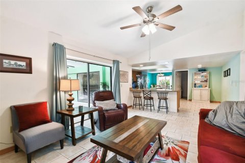 Casa en venta en Tampa, Florida, 4 dormitorios, 178.74 m2 № 1089367 - foto 18