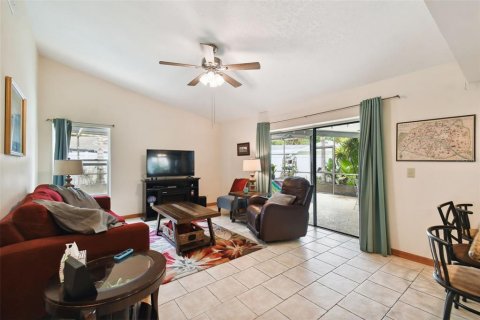Casa en venta en Tampa, Florida, 4 dormitorios, 178.74 m2 № 1089367 - foto 16