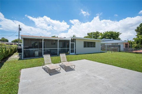 Villa ou maison à vendre à North Miami Beach, Floride: 4 chambres, 211.17 m2 № 650286 - photo 28