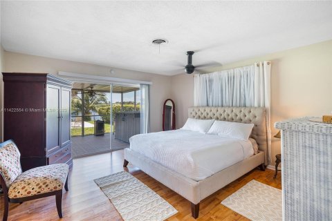 Villa ou maison à vendre à North Miami Beach, Floride: 4 chambres, 211.17 m2 № 650286 - photo 17