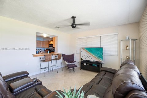 Villa ou maison à vendre à North Miami Beach, Floride: 4 chambres, 211.17 m2 № 650286 - photo 14