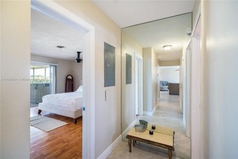 Casa en venta en North Miami Beach, Florida, 4 dormitorios, 211.17 m2 № 650286 - foto 19