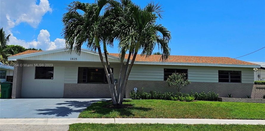 House in North Miami Beach, Florida 4 bedrooms, 211.17 sq.m. № 650286