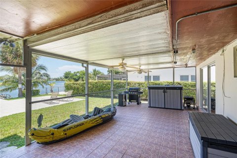 Villa ou maison à vendre à North Miami Beach, Floride: 4 chambres, 211.17 m2 № 650286 - photo 26