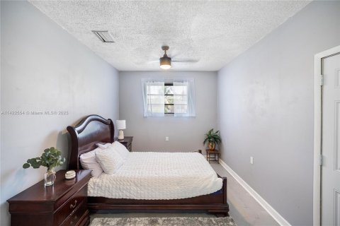 Casa en venta en North Miami Beach, Florida, 4 dormitorios, 211.17 m2 № 650286 - foto 24