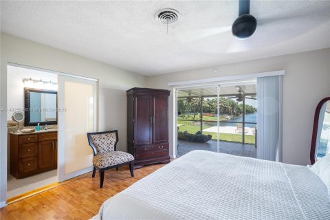 Купить виллу или дом в Норт-Майами-Бич, Флорида 4 спальни, 211.17м2, № 650286 - фото 16
