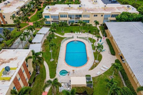 Condominio en venta en Hallandale Beach, Florida, 1 dormitorio, 99.5 m2 № 1268947 - foto 19