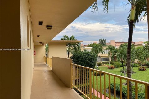 Copropriété à vendre à Hallandale Beach, Floride: 1 chambre, 99.5 m2 № 1268947 - photo 16