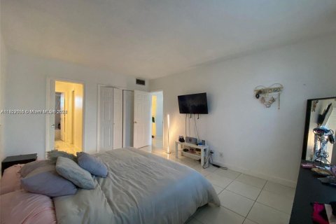 Condominio en venta en Hallandale Beach, Florida, 1 dormitorio, 99.5 m2 № 1268947 - foto 10