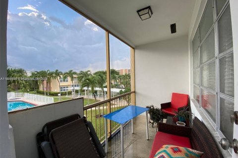 Condominio en venta en Hallandale Beach, Florida, 1 dormitorio, 99.5 m2 № 1268947 - foto 5