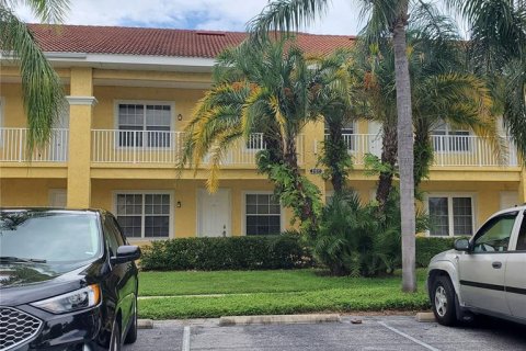 Condo in Land O' Lakes, Florida, 2 bedrooms  № 1361338 - photo 1