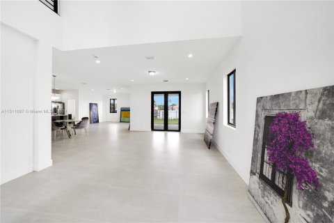 Villa ou maison à vendre à Sweetwater, Floride: 4 chambres, 271.27 m2 № 942779 - photo 2