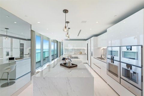 Copropriété à vendre à Bal Harbour, Floride: 3 chambres, 370.87 m2 № 1154938 - photo 6