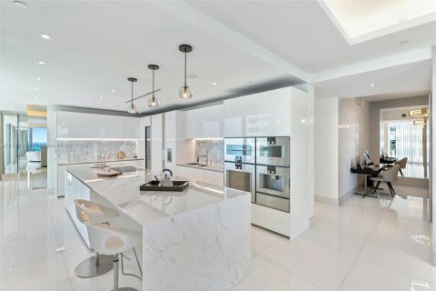 Copropriété à vendre à Bal Harbour, Floride: 3 chambres, 370.87 m2 № 1154938 - photo 7