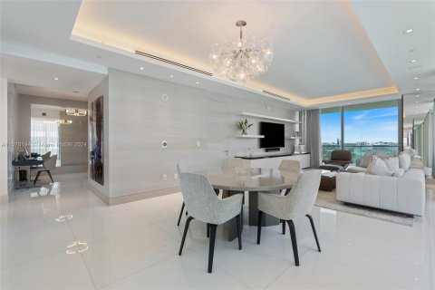 Copropriété à vendre à Bal Harbour, Floride: 3 chambres, 370.87 m2 № 1154938 - photo 11