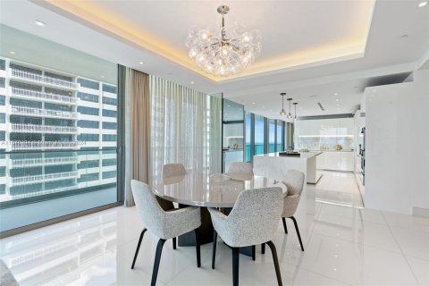 Copropriété à vendre à Bal Harbour, Floride: 3 chambres, 370.87 m2 № 1154938 - photo 12