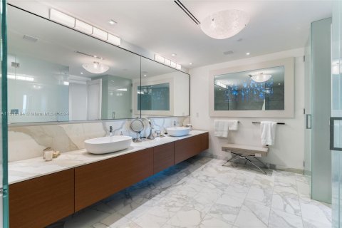 Copropriété à vendre à Bal Harbour, Floride: 3 chambres, 370.87 m2 № 1154938 - photo 20