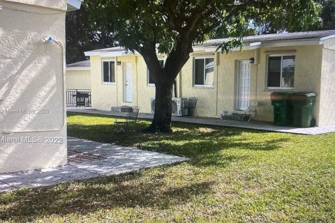 Commercial property in Miami, Florida 185.8 sq.m. № 613985 - photo 12