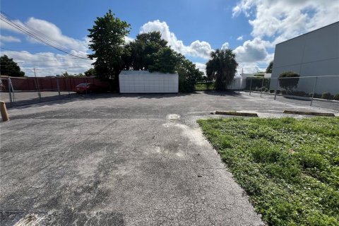 Immobilier commercial à vendre à Holiday, Floride: 231.14 m2 № 1373855 - photo 8