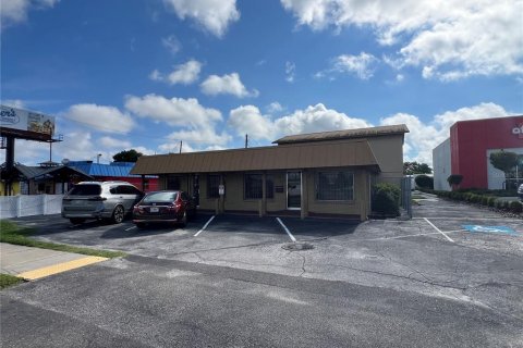 Commercial property in Holiday, Florida 231.14 sq.m. № 1373855 - photo 2