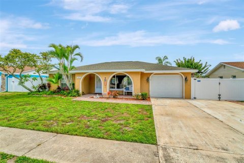 Villa ou maison à vendre à Holiday, Floride: 2 chambres, 127.55 m2 № 1254380 - photo 1