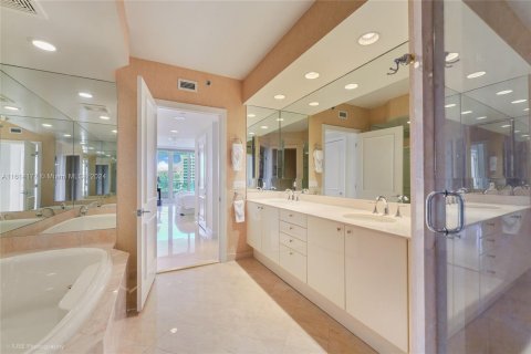 Condo in Key Biscayne, Florida, 3 bedrooms  № 1237801 - photo 14