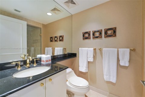 Condo in Key Biscayne, Florida, 3 bedrooms  № 1237801 - photo 17