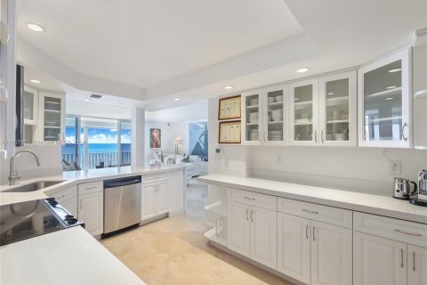 Copropriété à vendre à Key Biscayne, Floride: 2 chambres, 122.63 m2 № 1237834 - photo 12